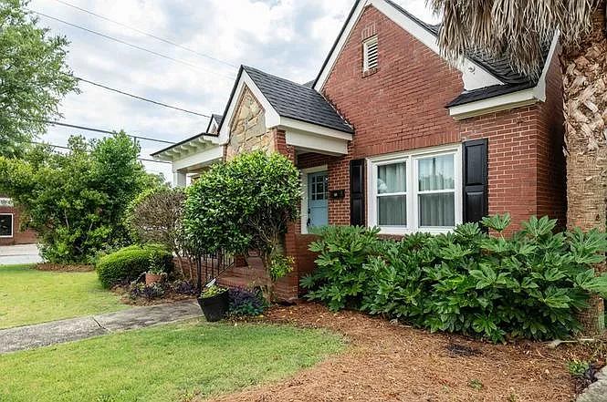 3301 Howard Ave — Photo 4