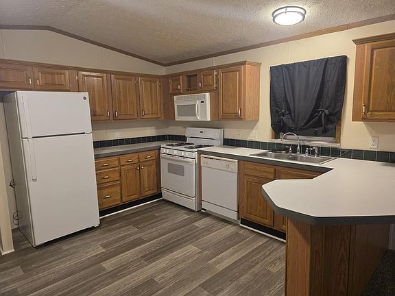 5th image of 4131 York Ln