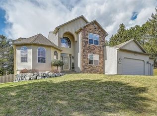 5507 Golden Heights Dr, Fayetteville, NY 13066