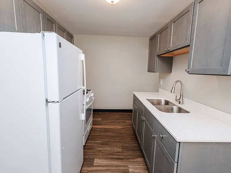 Hiawatha Court — Photo 22