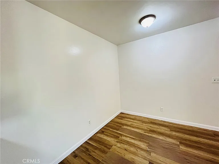 1001 W Macarthur Blvd — Photo 10