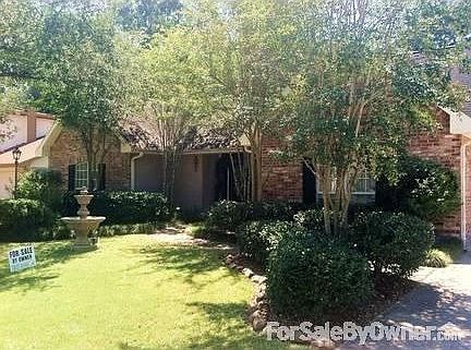 From of the House : Beautiful and easy to keep up with Landscaping.