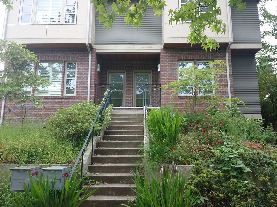 2nd image of 320 Federal Ave E