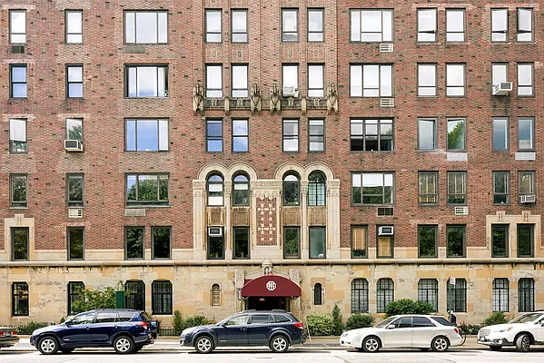 Sold by Warburg | media 27