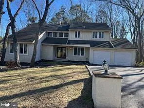 4 bed, 2.5 bath, 2466 sqft, $3,700 — Photo 2