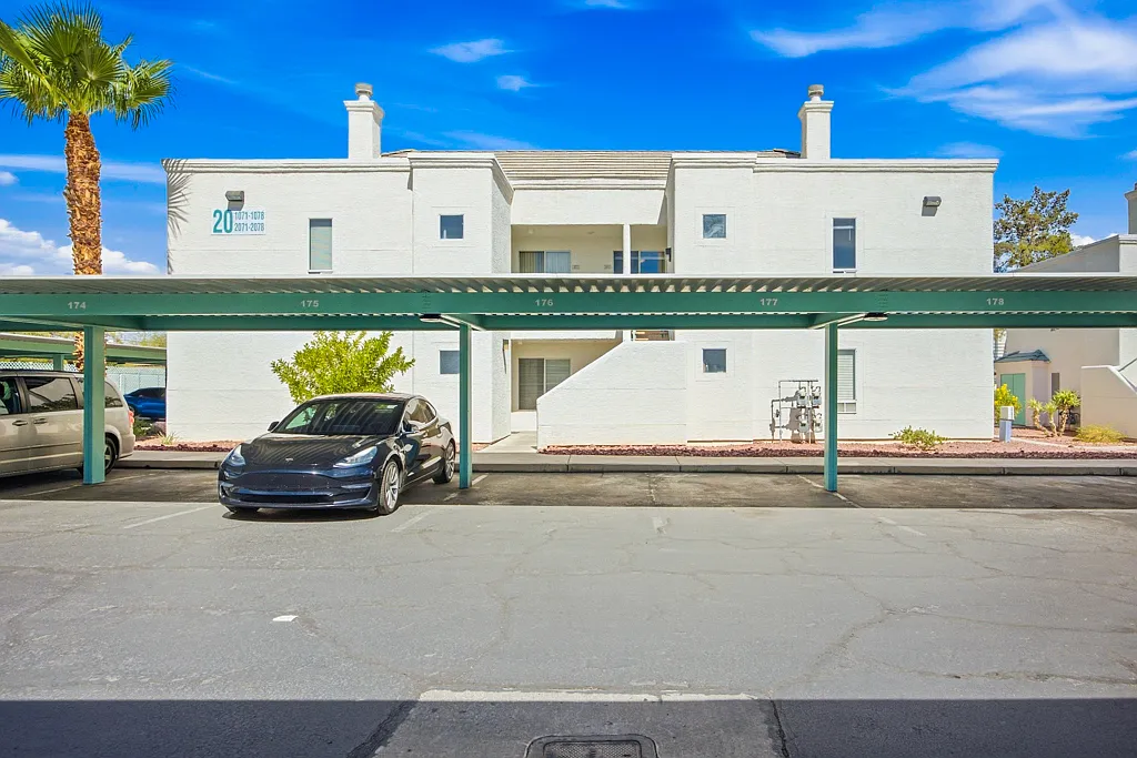 2 bed, 1002 sqft, $1,650 — Photo 4