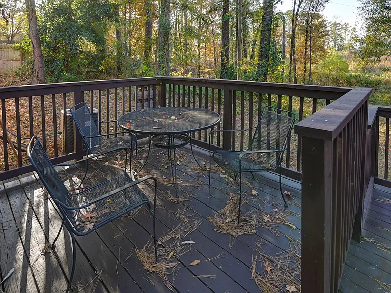 100 Woodspur Rd — Photo 38