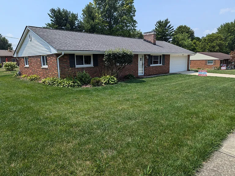 623 Crestview Dr — Photo 2