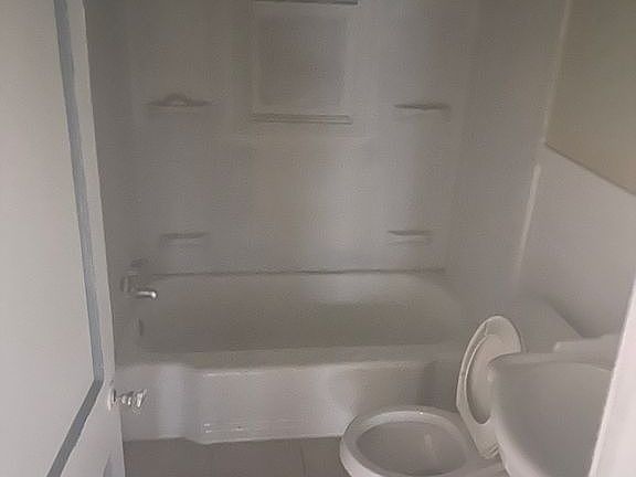 5th image of 3573 Vernon Ave