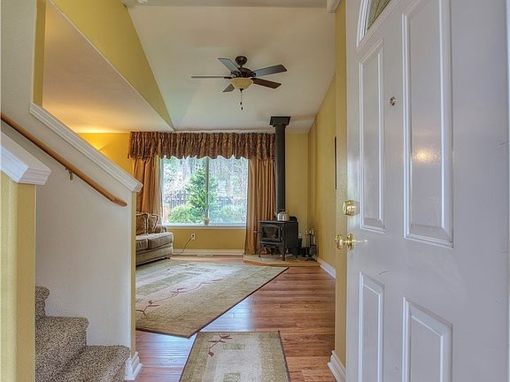 2nd image of 18225 Inglewood Ct SE
