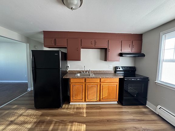 3rd image of 960 1st Ave #C
