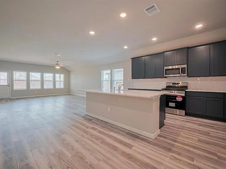5818 Capri Forest Dr — Photo 4