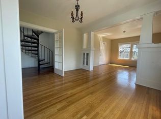 2 Smith St APT D, Seattle, WA 98109