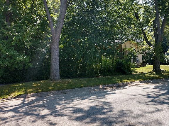 2nd image of 2212 Hoff St