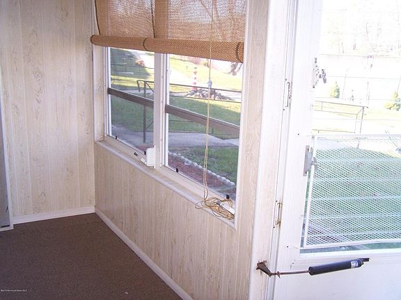 4th image of 107D Edinburgh Ln