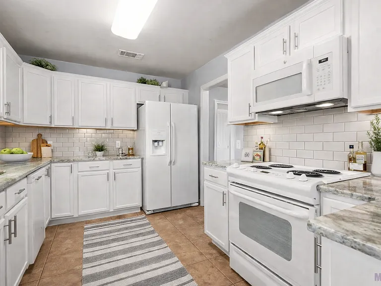 23867 Waterford Ct — Photo 3