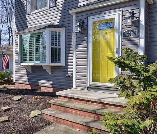 2nd image of 508 Oakmoor Ave
