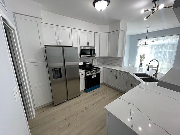 2nd image of 1385 S Alder Creek Ct #1385