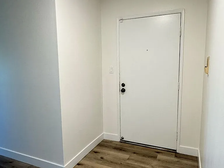 1061 Park Ave #304 — Photo 3