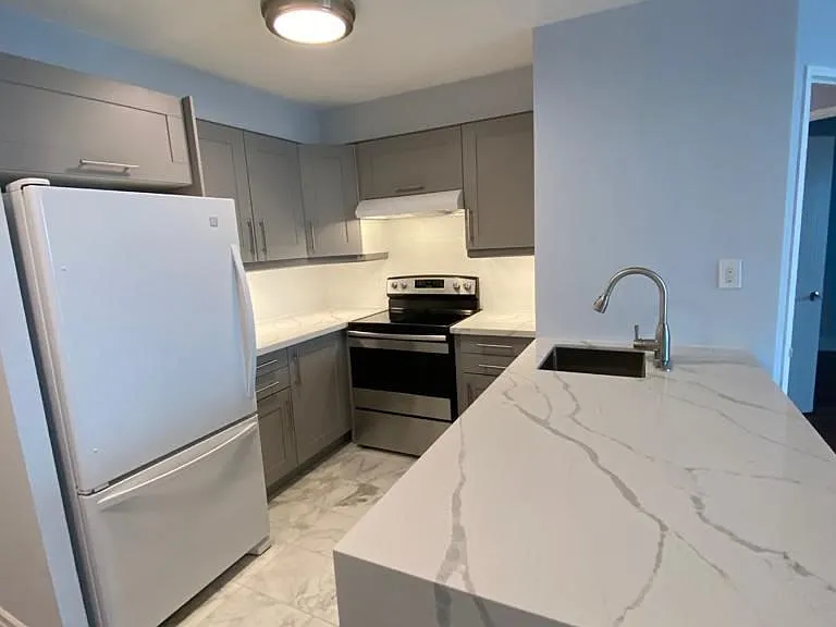 150 Dunlop St E #810 — Photo 5