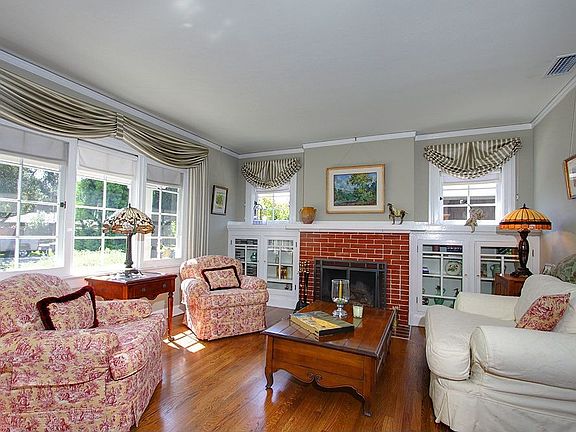 3rd image of 827 N Chester Ave