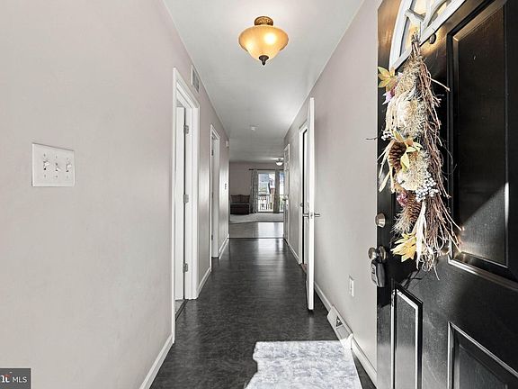 4th image of 293 Beech St