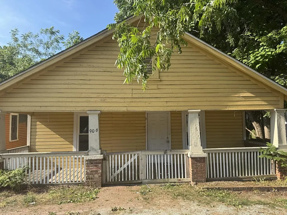 906 Juniper St