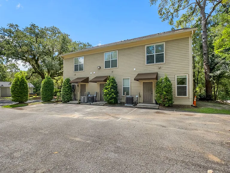 380 E Bradford Rd — Photo 24