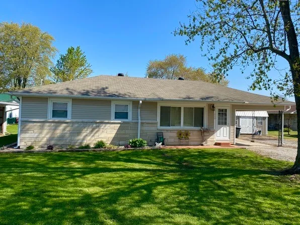 113 S 8th St SE, Clay City, IL 62824