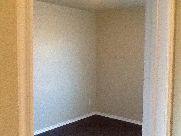 912 Poncho Ln — Photo 6