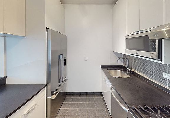 4th image of 75 W End Ave APT P15e