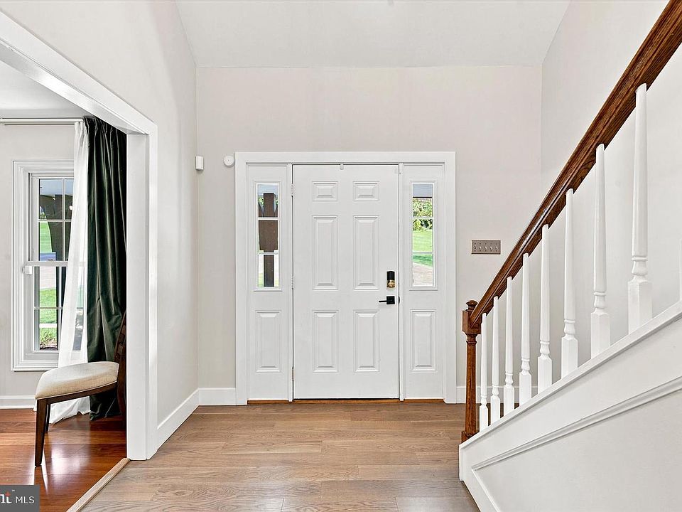 606 Foxfields Rd — photo 3