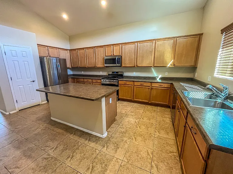 853 W Calle Barbitas — Photo 6