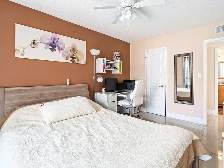 2000 Atlantic Shores Blvd #410 — Photo 21