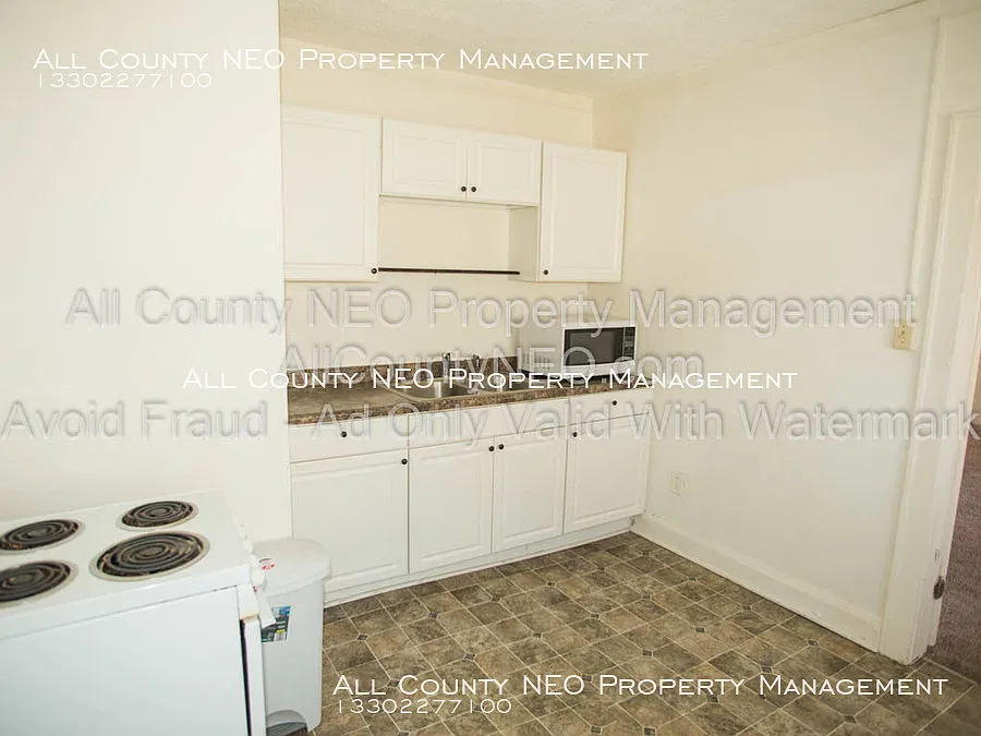 Coming Soon!! Bright & Spacious One-Level Unit Move-In Ready! — Photo 4