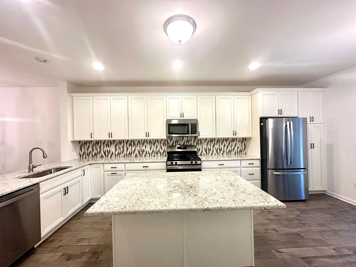 Building Photo - 2205 Rossini Ln