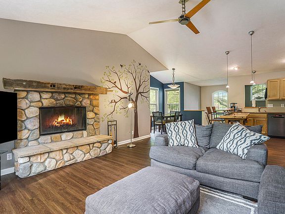 4th image of 3274 Creek Ct