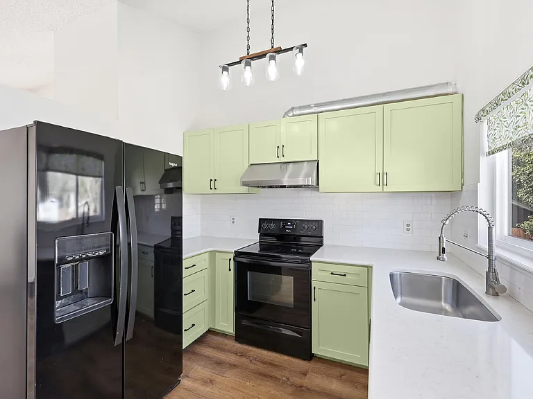 701 Autumn Pl — Photo 9