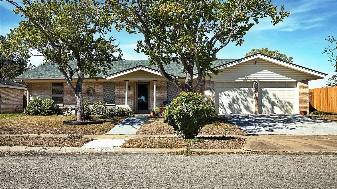 3 bed, 2.0 bath, 1533 sqft, $2,200 — Photo 2
