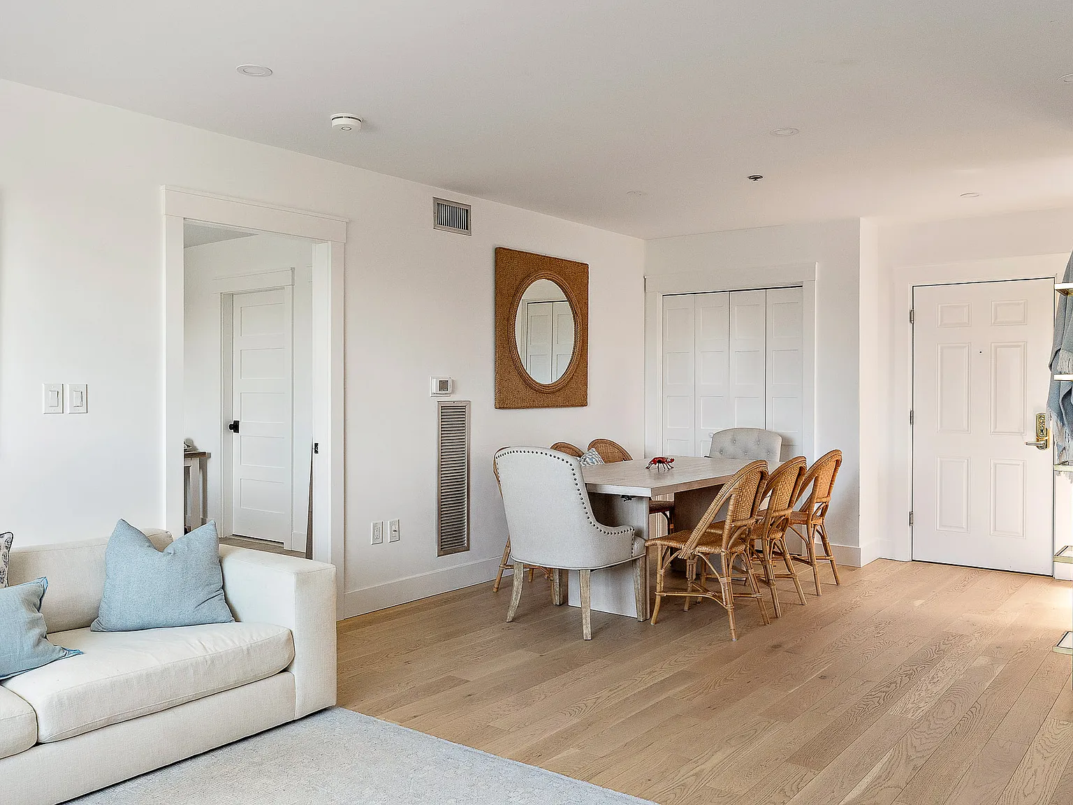 2 bed, 1077 sqft, $5,200 — Photo 4