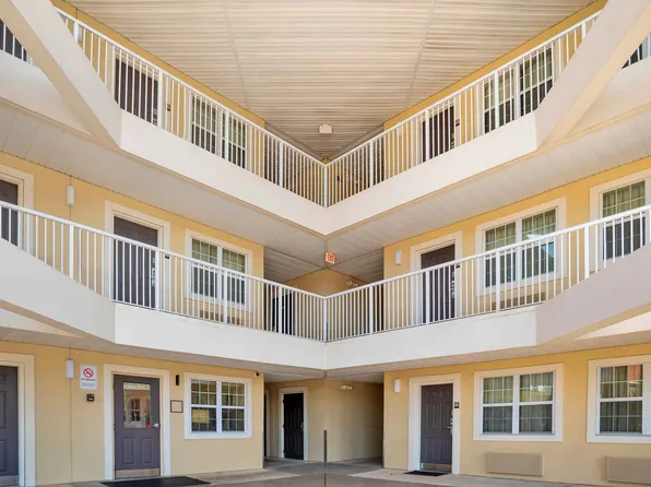 Mobile - Spring Hill, 508 Spring Hill Plaza Ct, Mobile, AL 36608