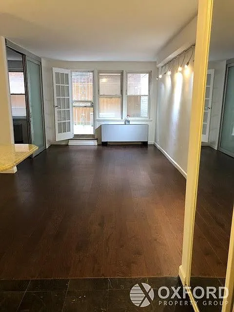 201 E 36th St APT 2G photo 1