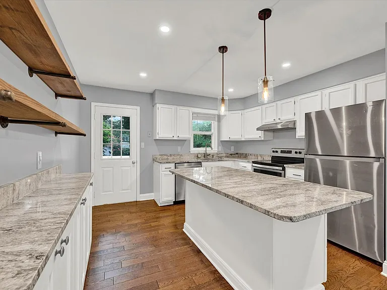 531 Kenmore Rd — Photo 6