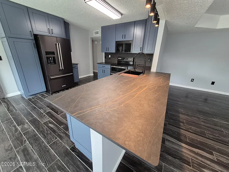 552 William Paca St — Photo 8