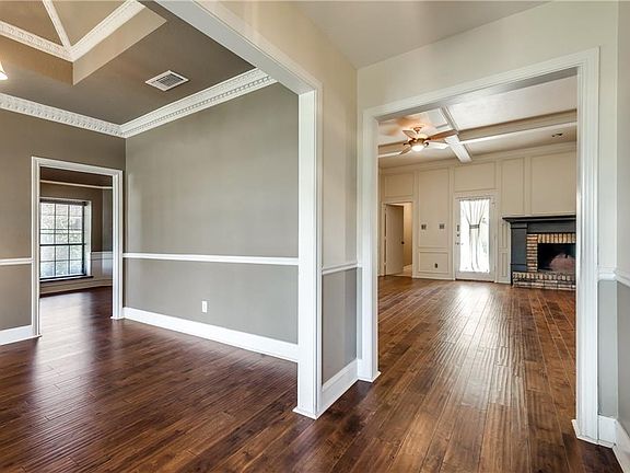 4th image of 213 Oakmont Dr