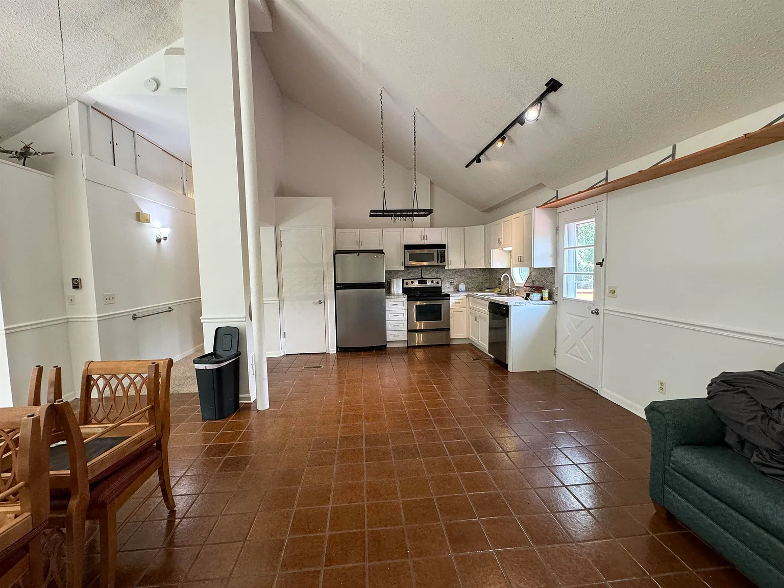 2 bed, 2.0 bath, 1227 sqft, $1,800 — Photo 4