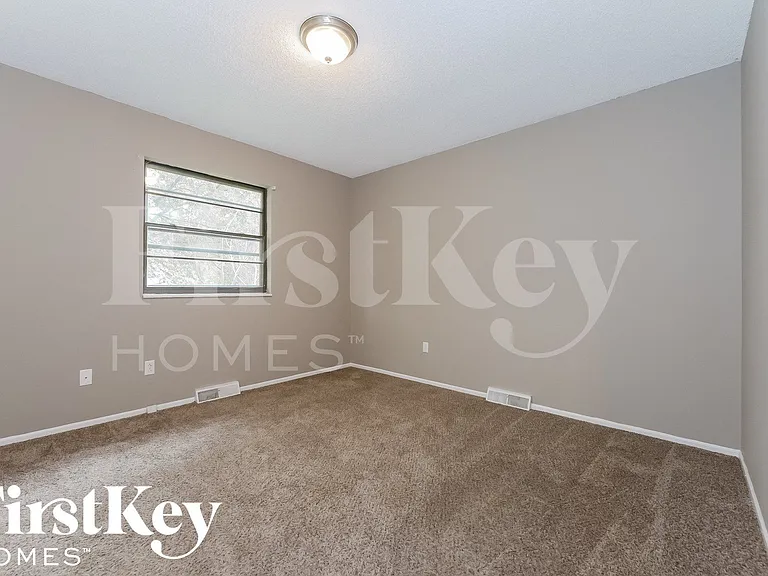 2318 NW Chatham Pl — Photo 9