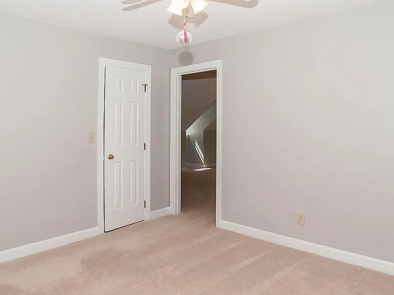 104 Lively Ct E — Photo 5