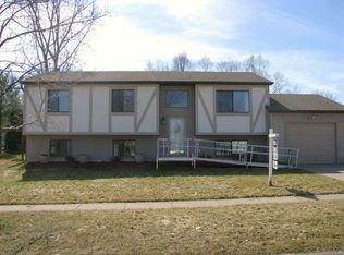 908 Fairway Trails Dr, Brighton, MI