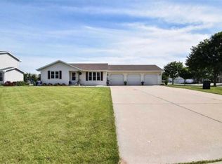 298 Desplaine Rd, De Pere, WI 54115